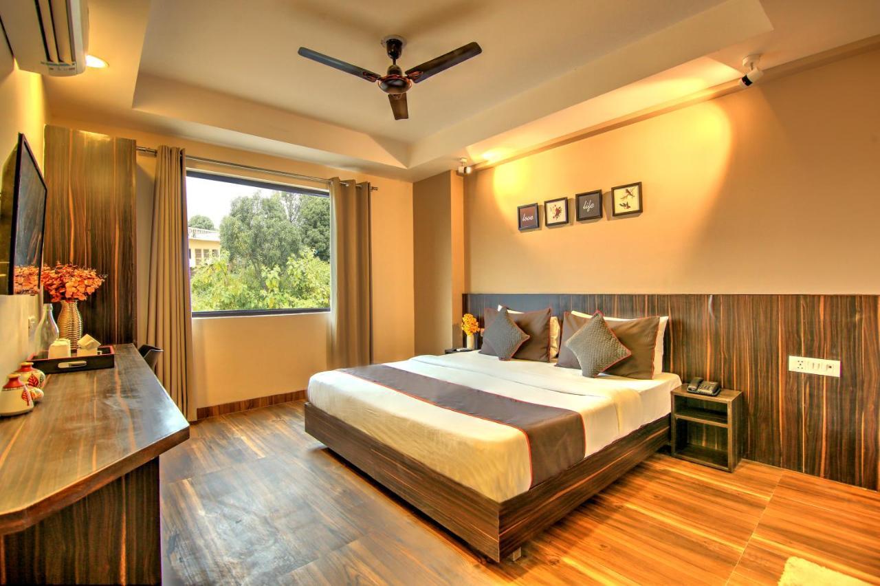 อาร์ติซาน รูมส์ Hotel นิวเดลี ภายนอก รูปภาพ